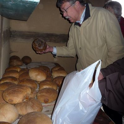 Bild vergrößern: Brotverkauf am Museumstag